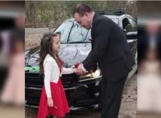 8-letna deklica je izgubila očeta. Vendar tale policist jo je peljal na prav poseben zmenek!