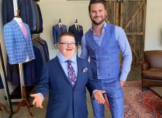 Fant z Downovim sindromom je varčeval ves denar za obleko. Poglejte njegovo srečo, ko jo je dobil!